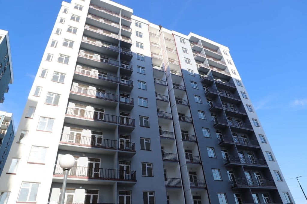 360 დევნილ ოჯახს ზუგდიდში ბინები გადაეცა - image 2