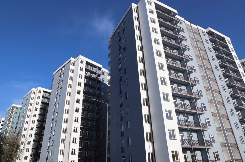 360 დევნილ ოჯახს ზუგდიდში ბინები გადაეცა - image 3