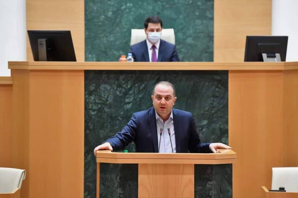 ირაკლი ჩიქოვანი საგარეო პოლიტიკის რეზოლუციაზე: სტრატეგიულ პრიორიტეტებად განხილულ საკითხებში უმთავრესია ქვეყნის დეოკუპაცია და ტერიტორიული მთლიანობის აღდგენა