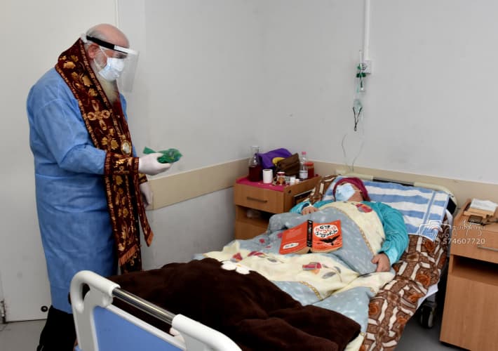 მეუფე გერასიმემ შობა სამედიცინო პერსონალს, პაციენტებსა და მეხანძრე-მაშველებს მიულოცა