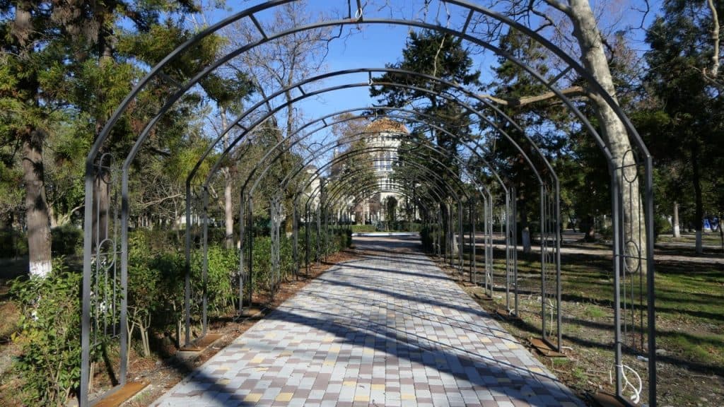 ფოთის ცენტრალურ პარკში სარეაბილიტაციო სამუშაოები დასრულების ეტაპზეა - image 2