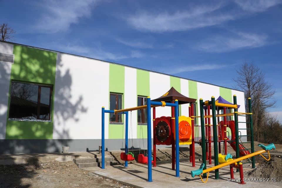 სააღმზრდელო დაწესებულებების მშენებლობის პროცესი სენაკში