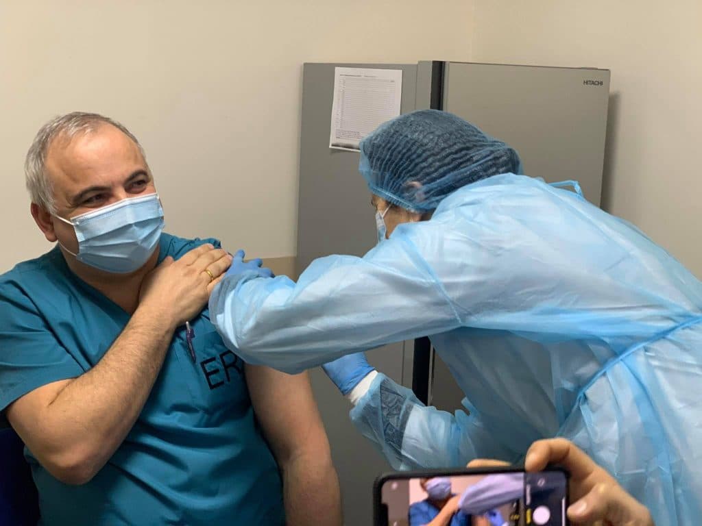 ზუგდიდში COVID-19-ის საწინააღმდეგო ვაქცინის აცრა დაიწყო - image 3