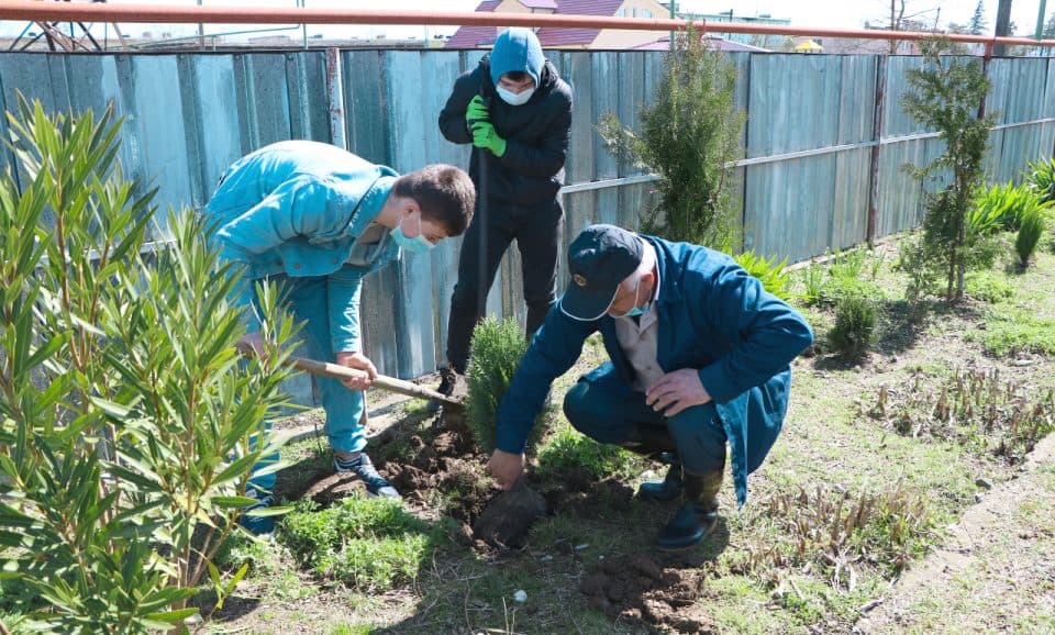 სენაკში, კლიმატის ცვლილების კვირეულის ფარგლებში, გამწვანების აქცია გაიმართა