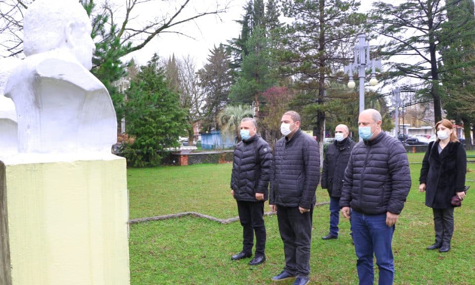 სენაკში, ეროვნულ გმირს, გენო ადამიას ხსოვნას პატივი მიაგეს