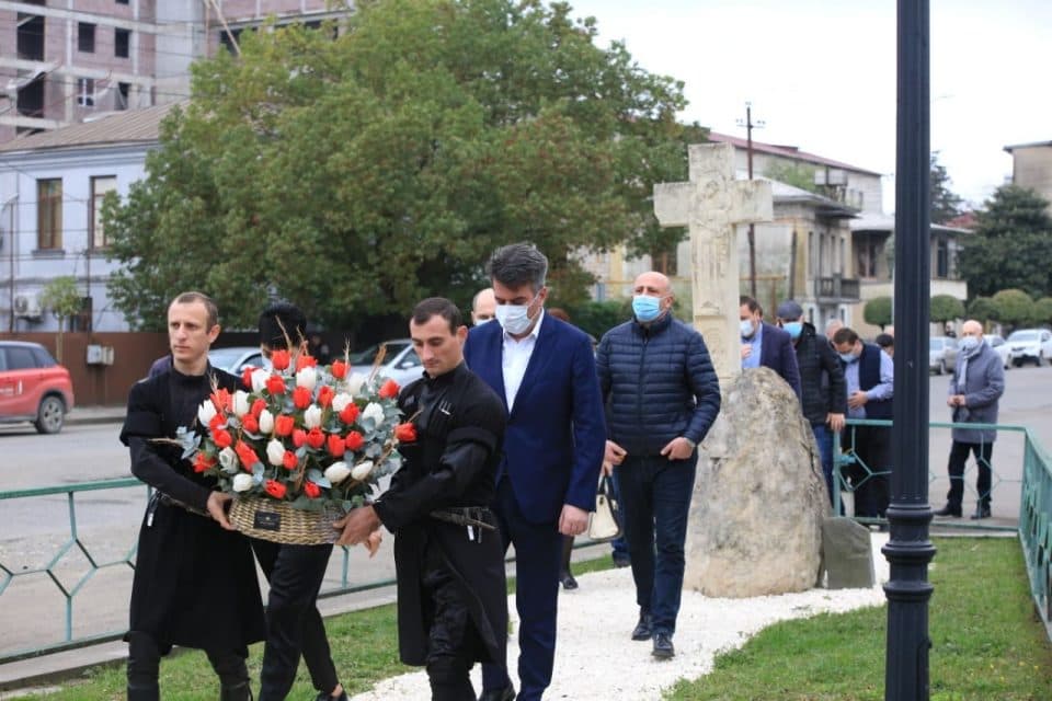 სამეგრელო-ზემო სვანეთის სახელმწიფო რწმუნებულმა 9 აპრილს დაღუპულთა ხსოვნას პატივი მიაგო და მემორიალი გვირგვინით შეამკო