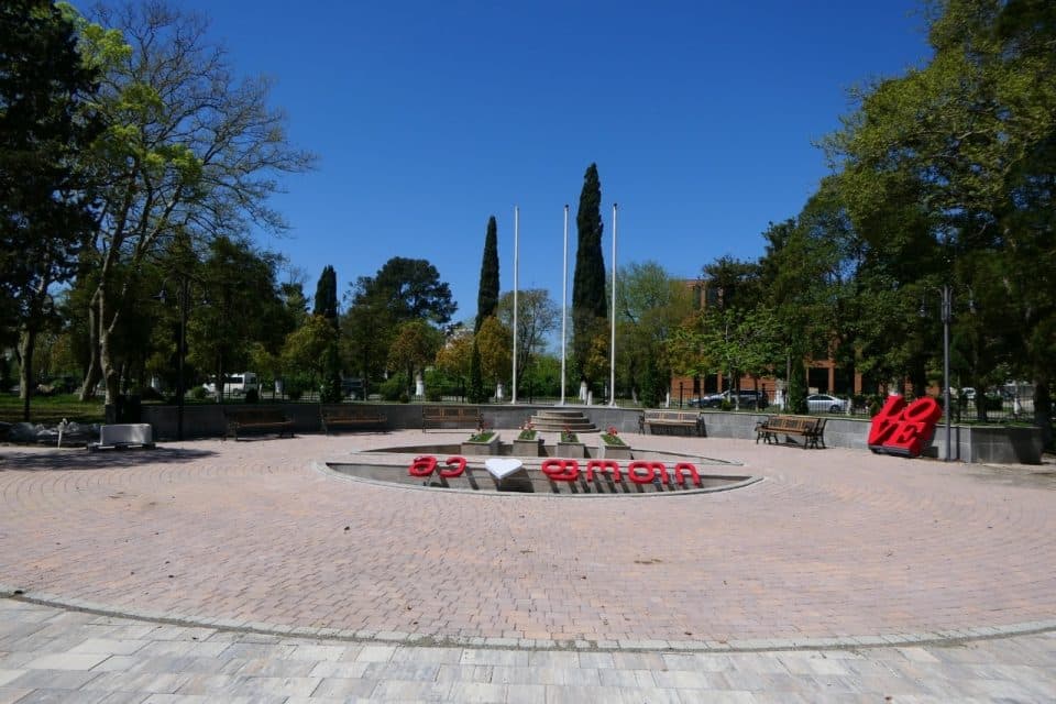 ფოთის ცენტრალურ პარკში სარეაბილიტაციო სამუშაოები დასრულების ეტაპზეა