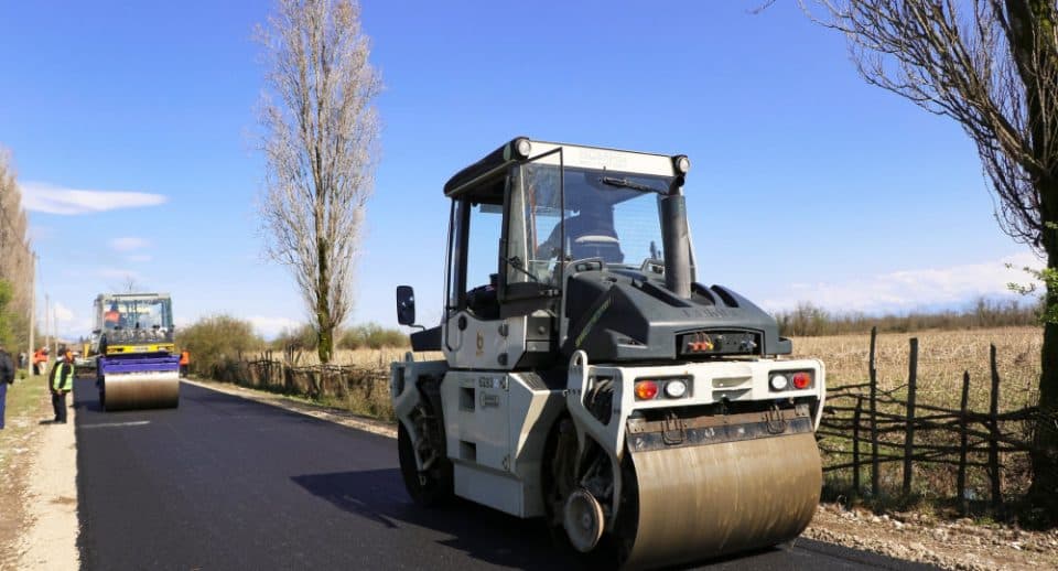 გზების ინტენსიური განახლების პროცესი მიმდინარეობს სენაკის მუნიციპალიტეტში