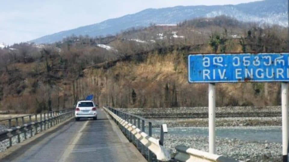 სოფელ აბასთუმანთან აფხაზეთის ავტონომიური რესპუბლიკის პოლიციის დეპარტამენტის თანამშრომლებმა მოქალაქე დაჭრეს