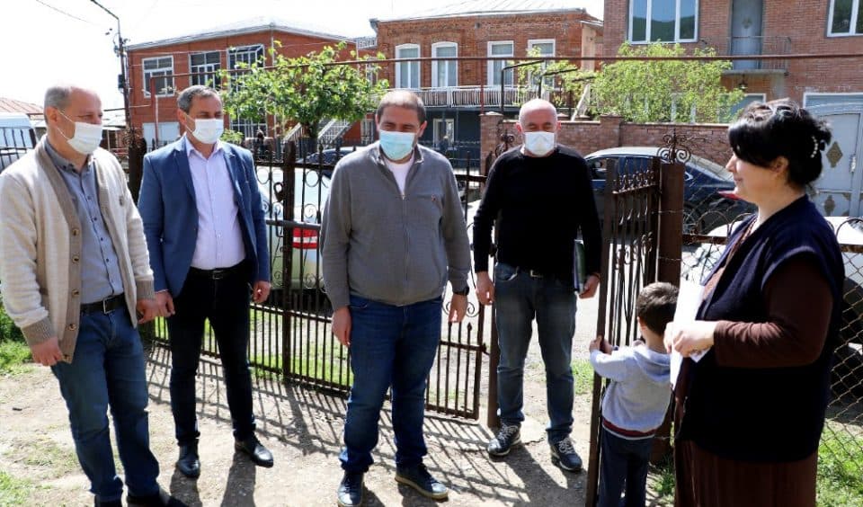 სენაკის მერიამ ბენეფიციარებს საადგომო ნობათები გადასცა