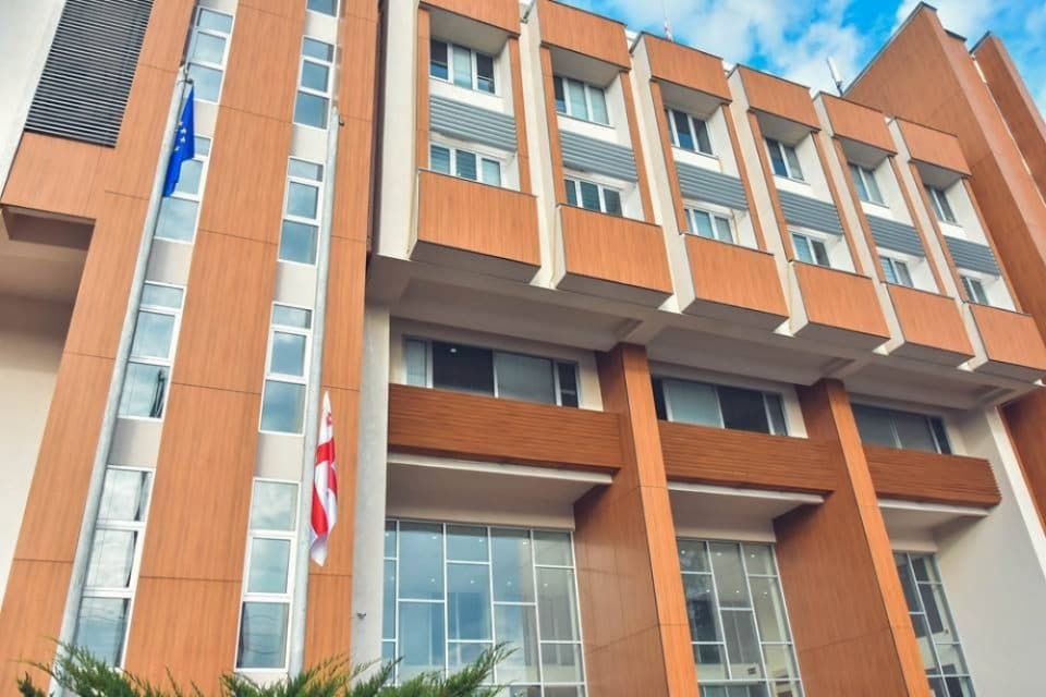 სამეგრელოში, სახელმწიფო რწმუნებულის ადმინისტრაციის ერთ-ერთ თანამშრომელს კორონავირუსი დაუდასტურდა