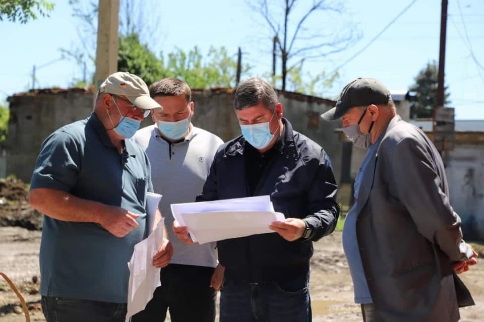 ზუგდიდში მრავალბინიანი საცხოვრებელი სახლების ეზოების კეთილმოწყობის სამუშაოები დაიწყო