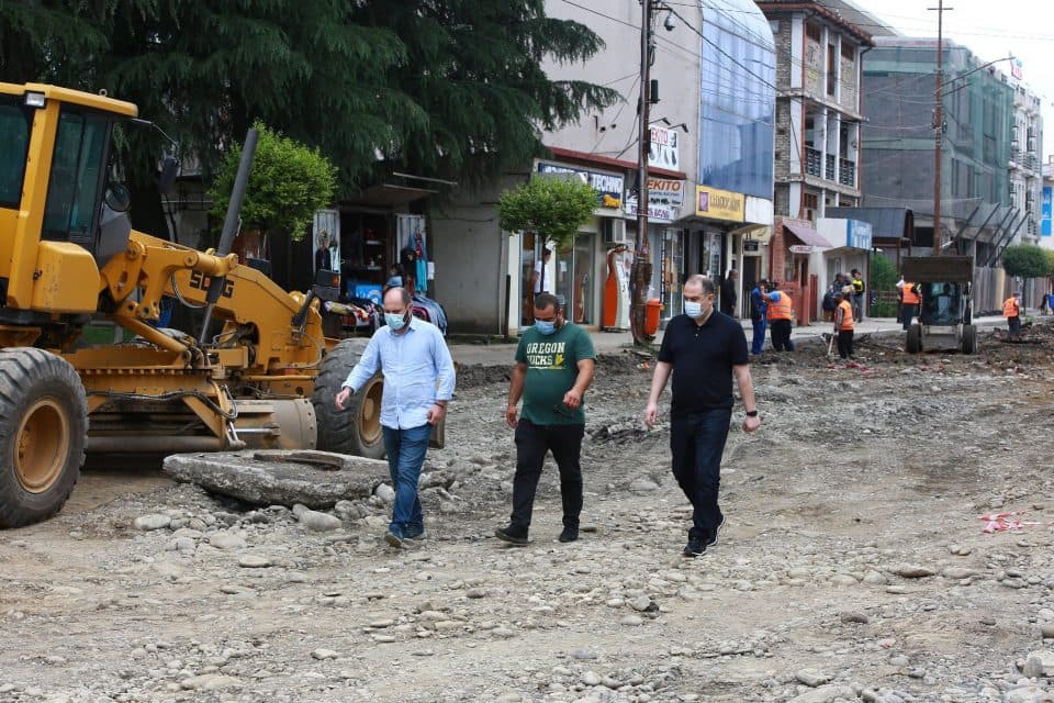 ზუგდიდის ცენტრალურ უბანში, მერაბ კოსტავას ქუჩის სრული რეაბილიტაცია მიმდინარეობს