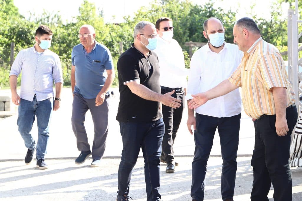 ზუგდიდში თანამედროვე სტანდარტის შესაბამისი ავტოპარკის მშენებლობა დასკვნით ეტაპზეა - image 2