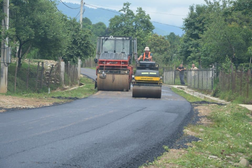 სოფელ ნაფიჩხოვოში საგზაო ინფრასტრუქტურის მოწყობა მიმდინარეობს