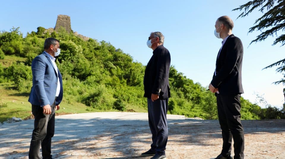 საქართველოს პარლამენტის წევრი ირაკლი ხახუბია სენაკში მიმდინარე და განხორციებულ ინფრასტრუქტურულ პროექტებს გაეცნო