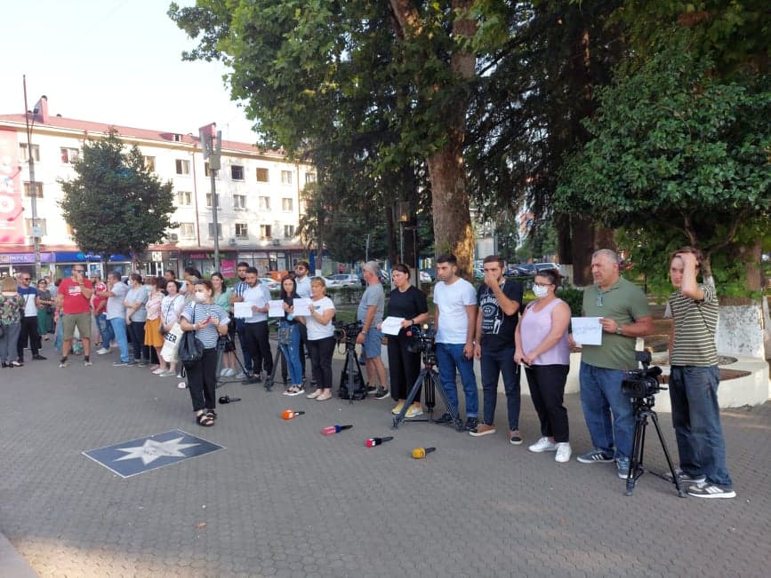 სამეგრელოში მოქმედი მედიასაშუალებების წარმომადგენლებმა საპროტესტო აქცია გამართეს