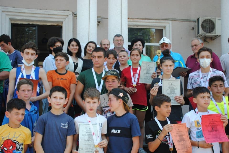 ადგილობრივი ხელისუფლება ჩხოროწყუელ ოლიმპიელ ბაჩანა ხორავას შეხვდა