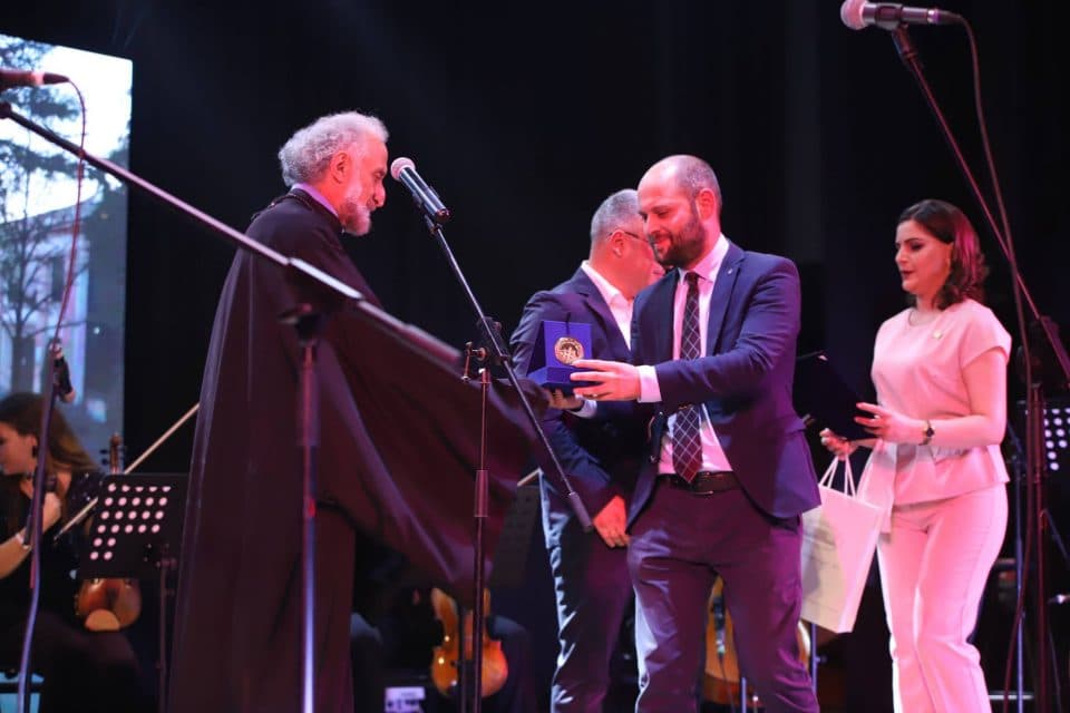 ზუგდიდის საპატიო მოქალაქის და საპატიო ზუგდიდელის წოდების ნომინანტების დაჯილდოების ცერემონიალი გაიმართა