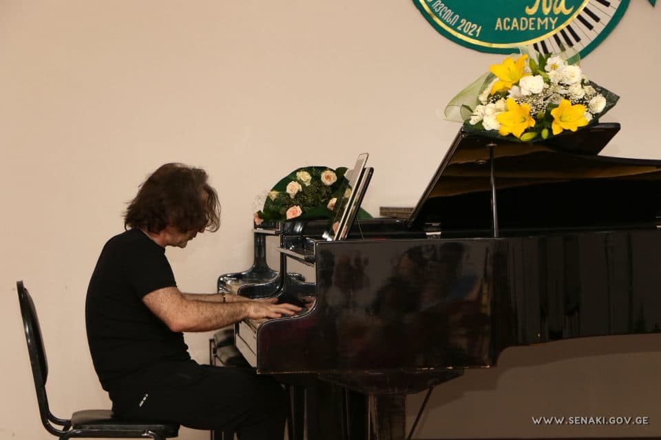 ვალერიან შიუკაშვილის კლასიკური მუსიკის საღამო სენაკში