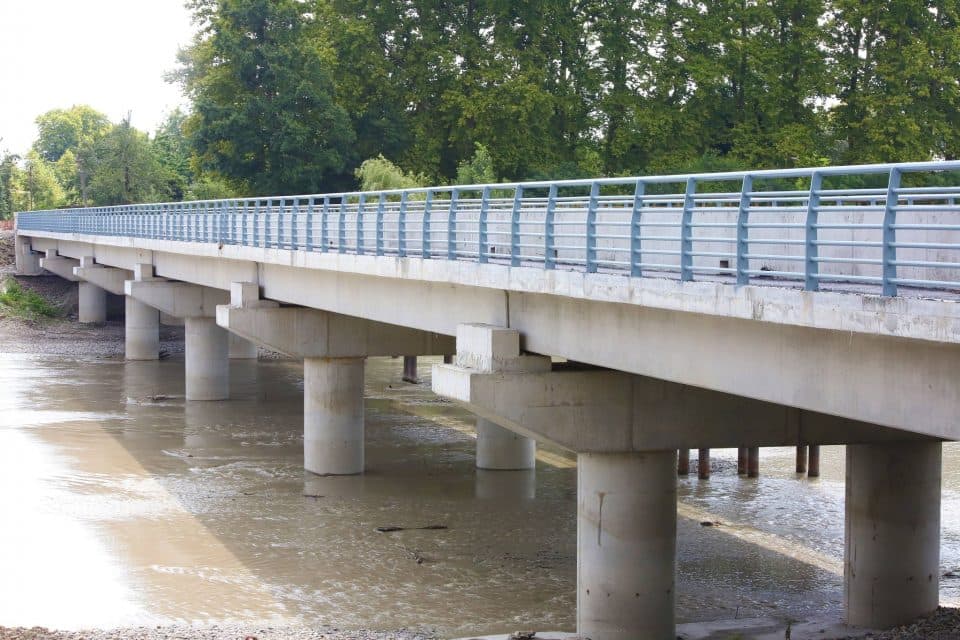 ზუგდიდში, მდინარე ენგურზე, განმუხური-დარჩელის დამაკავშირებელი ხიდის მშენებლობა დასრულდა