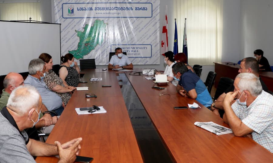 კორონავირუსის პრევენციული ღონისძიებების ფარგლებში, სენაკში სამუშაო შეხვედრა გაიმართა