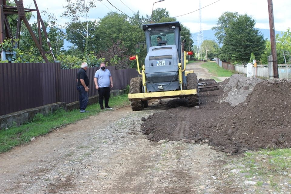 ქალაქ წალენჯიხაში თვალთვაძის ქუჩაზე საავტომობილო გზის რეაბილიტაცია დაიწყო