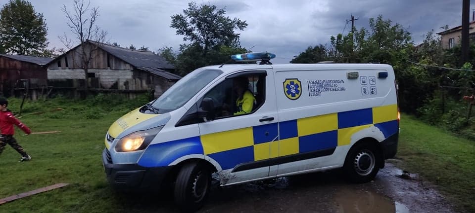 ძლიერმა ქარმა ხობში ადგილობრივი მოსახლეობა დააზარალა (ფოტორეპორტაჟი) - image 3