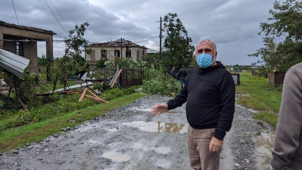 ძლიერმა ქარმა ხობში ადგილობრივი მოსახლეობა დააზარალა (ფოტორეპორტაჟი) - image 2