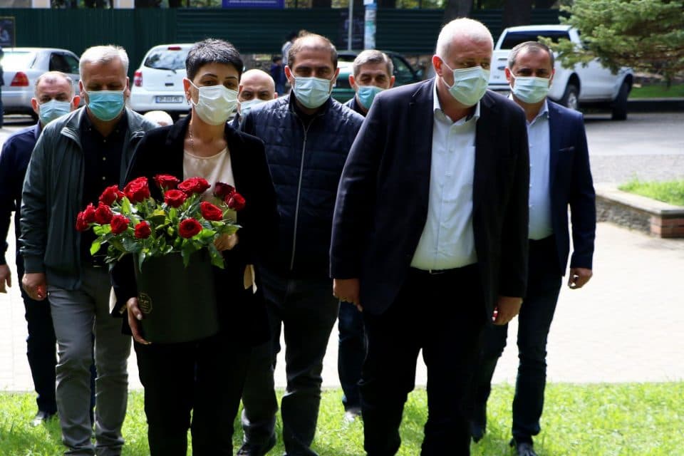 სოხუმის დაცემის 28 წლისთავთან დაკავშირებით აფხაზეთის ომში დაღუპულთა ხსოვნას პატივი მიაგეს