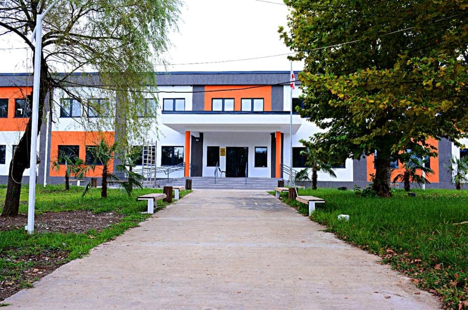 წალენჯიხაში ვახტანგ კვარაცხელიას სახელობის ახალი საჯარო სკოლა გაიხსნა