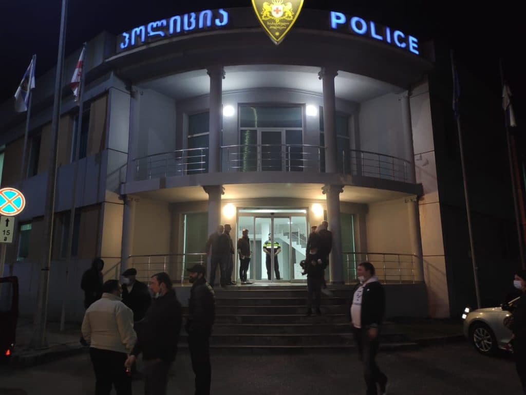 ზუგდიდში დააკავეს პირი, რომელიც POS TV-ს ჟურნალისტს თავს დაესხა - image 2
