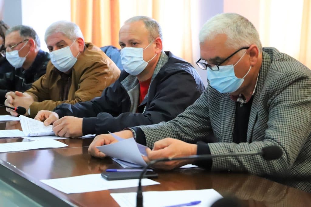 ბესიკ ჭეჟია: ნაციონალურმა მოძრაობამ იცის რომ არღვევეს კანონს, აფერხებს საკრებულოს მუშაობას და ამას აკეთებს მიზანმიმართულად - image 2