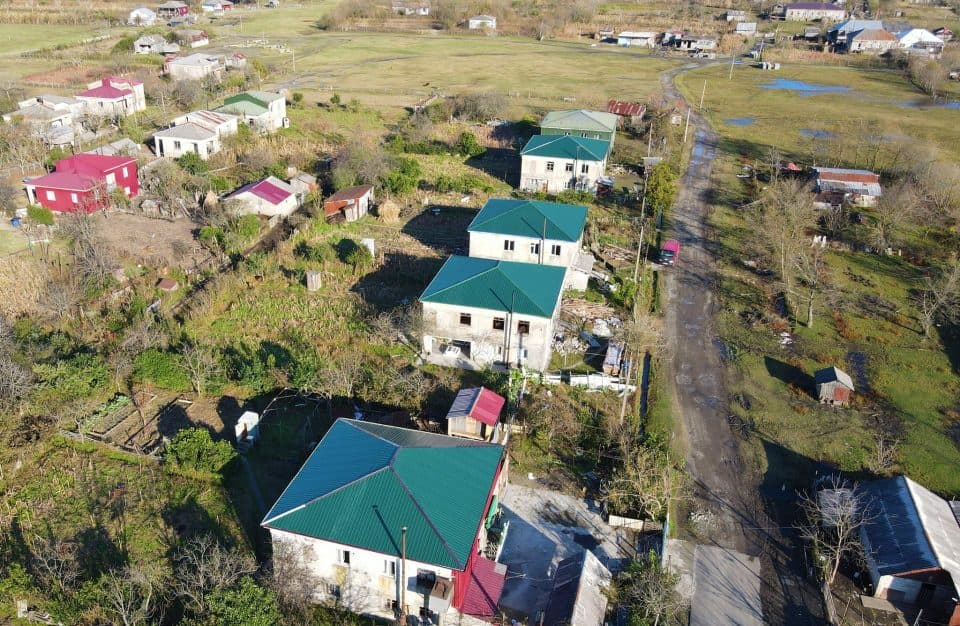 შავღელეში ძლიერი ქარის შედეგად დაზიანებული სახლების გადახურვა დასრულდა