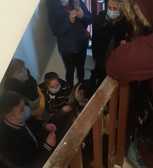 აფხაზეთიდან დევნილი ოჯახები ზუგდიდში კუთვნილ ბინებს ითხოვენ