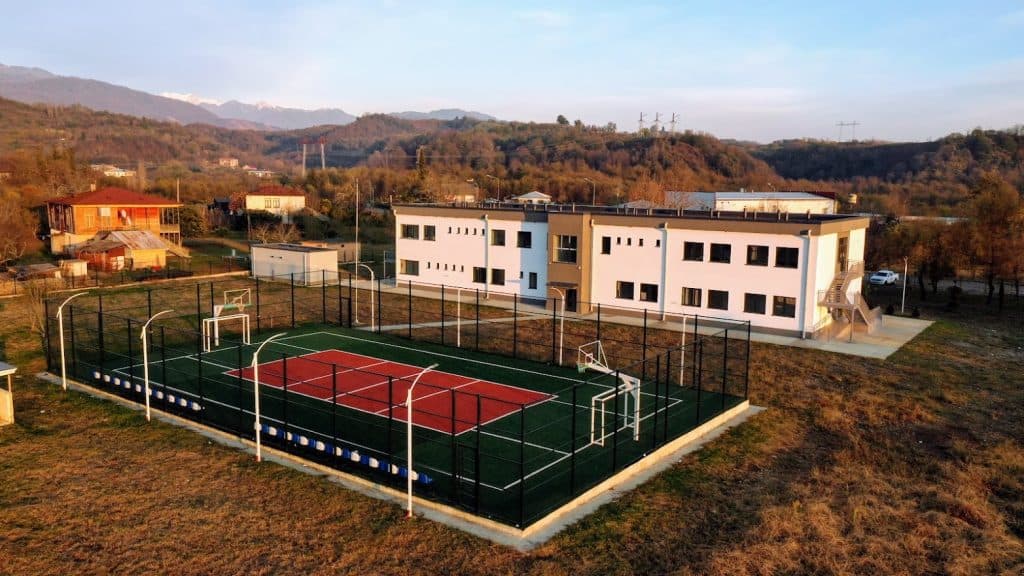 წალენჯიხის მუნიციპალიტეტში ვახტანგ კვარაცხელიას სახელობის N4 საჯარო სკოლის მშენებლობა დასრულდა - image 3