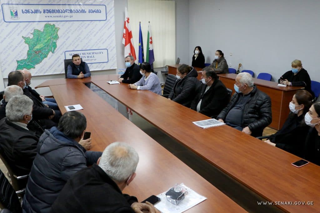 სენაკის მერი დმინისტრაციულ ერთეულებში მერის წარმომადგენლებს შეხვდა - image 2
