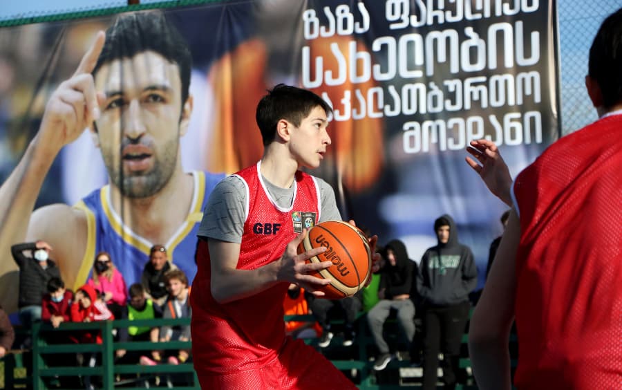 სენაკში ზაზა ფაჩულიას სახელობის საკალათბურთო მოედანი გაიხსნა