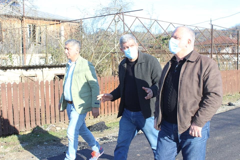 წალენჯიხის მუნიციპალიტეტში საგზაო ინფრასტრუქტურის მოწყობის სამუშაოები აქტიურად გრძელდება - image 2