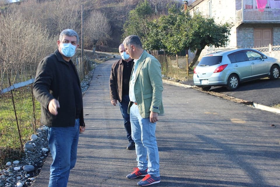 წალენჯიხის მუნიციპალიტეტში საგზაო ინფრასტრუქტურის მოწყობის სამუშაოები აქტიურად გრძელდება - image 3