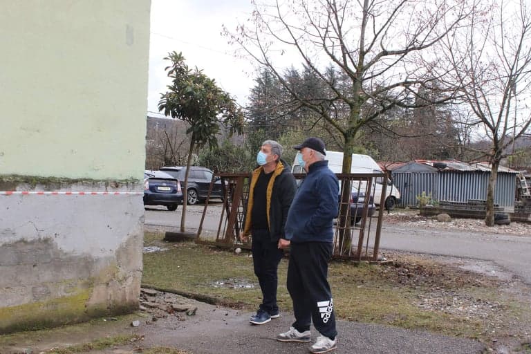 წალენჯიხაში მრავალბინიანი საცხოვრებელი კორპუსების ფასადების რეაბილიტაცია მიმდინარეობს - image 2