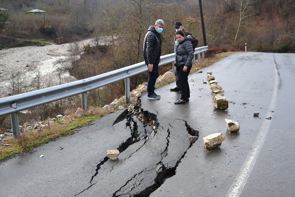 ობუჯის ადმინისტრაციული ერთეულის ერთ-ერთ უნბანში მეწყერი ჩამოწვა - image 2