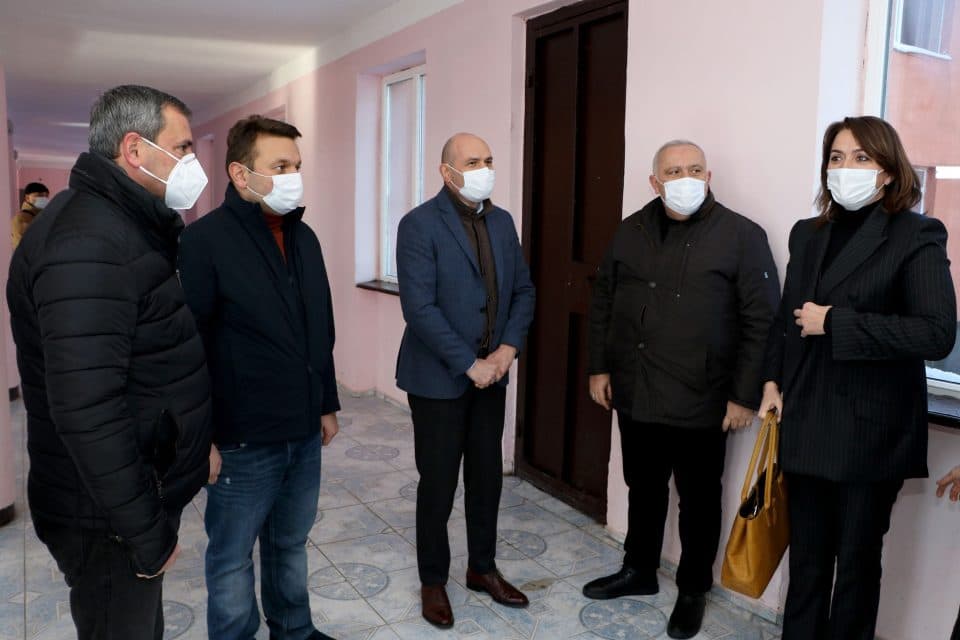 სენაკში, თემურ ბოკუჩავას სახელობის აფხაზეთის №7 საჯარო სკოლაში, სპორტული დარბაზი გაიხსნა