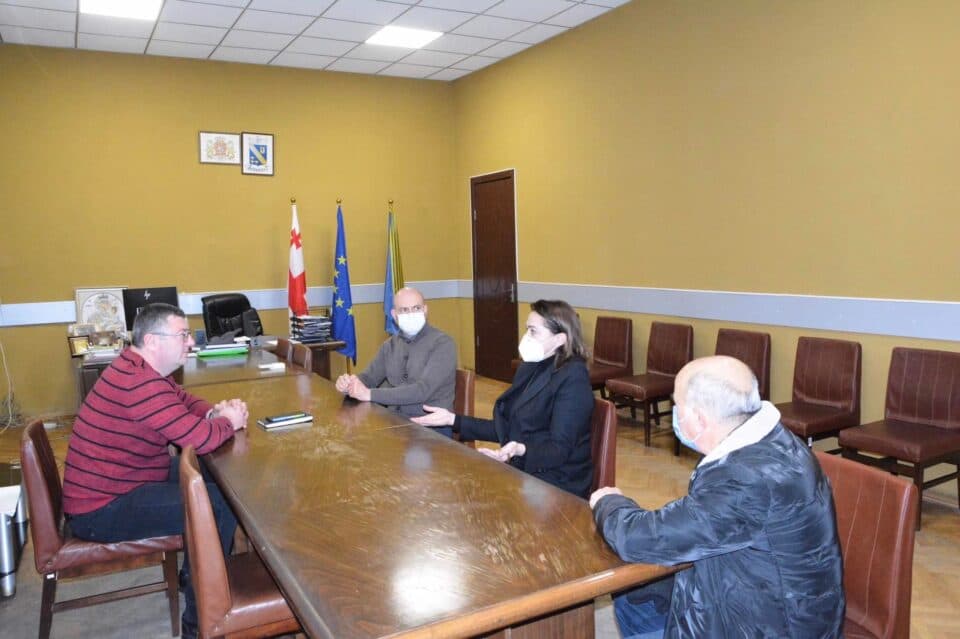 საქმიანი შეხვედრა ჩხოროწყუს მერიაში