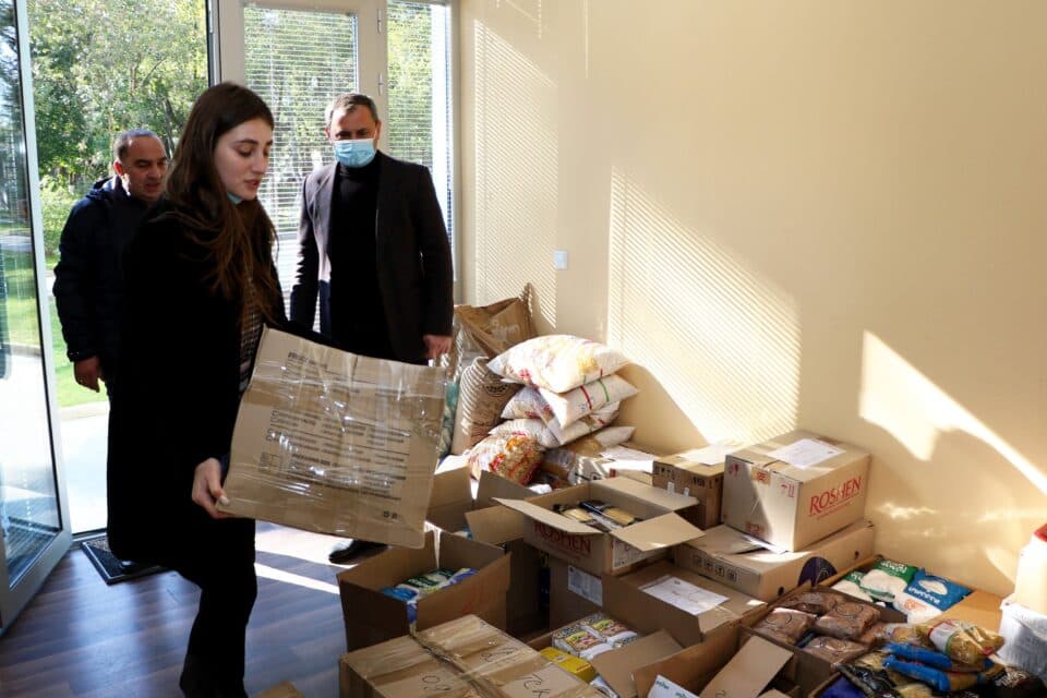 სენაკში, უკრაინელი ხალხის დასახმარებლად, ჰუმანიტარული დახმარება გროვდება