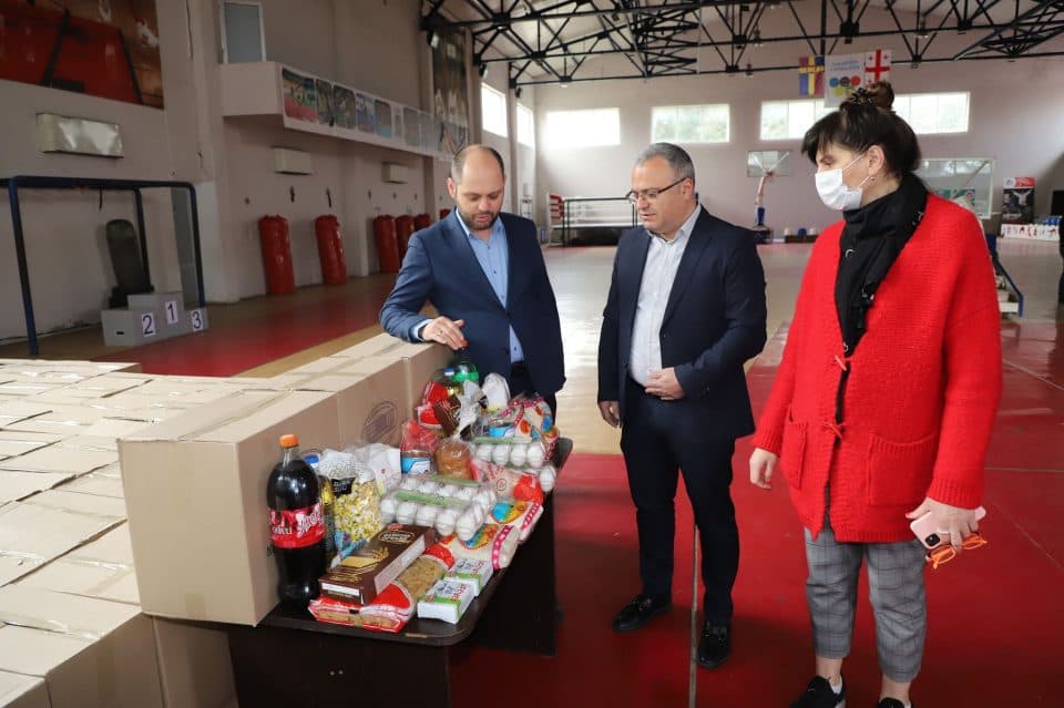 ზუგდიდის მუნიციპალიტეტის მერიამ 500 ოჯახს სააღდგომო პროდუქტები გადასცა