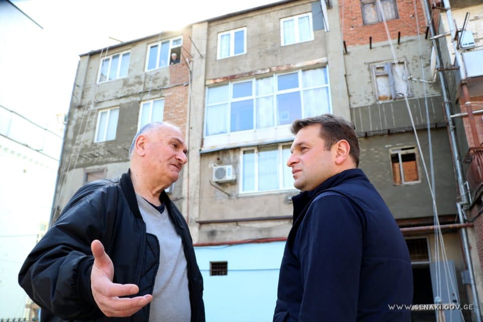 სენაკის მუნიციპალიტეტში გზების რეაბილიტაციის და კეთილმოწყობის სამუშაოები აქტიურად მიმდინარეობს