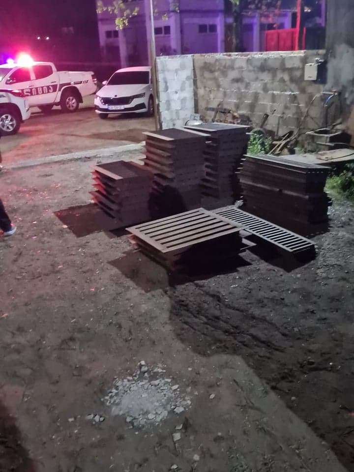 ფოთში, ქალაქის სხვადასხვა ტერიტორიაზე მოპარული ცხაურები, პოლიციამ გუშინ ამოიღო