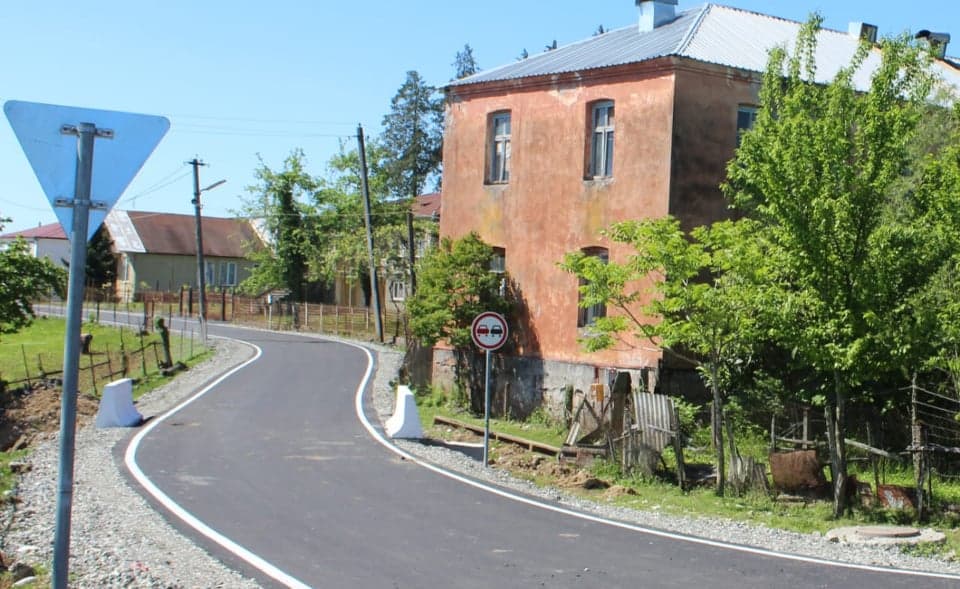 ქალაქ წალენჯიხაში სოსელიას,ადამიასა და იაკობ შანავას ქუჩის სარეაბილიტაციო სამუშაოები დასრულდა - image 2