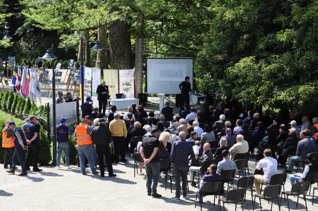 „სუფთა რეგიონი 2021“-ის გამარჯვებულთა დაჯილდოვება ზუგდიდის ბოტანიკურ ბაღში - image 4